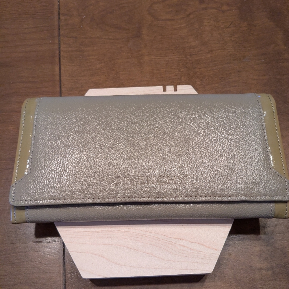 Givenchy Olive Green Leather Continental Wallet - Picture 2 of 9